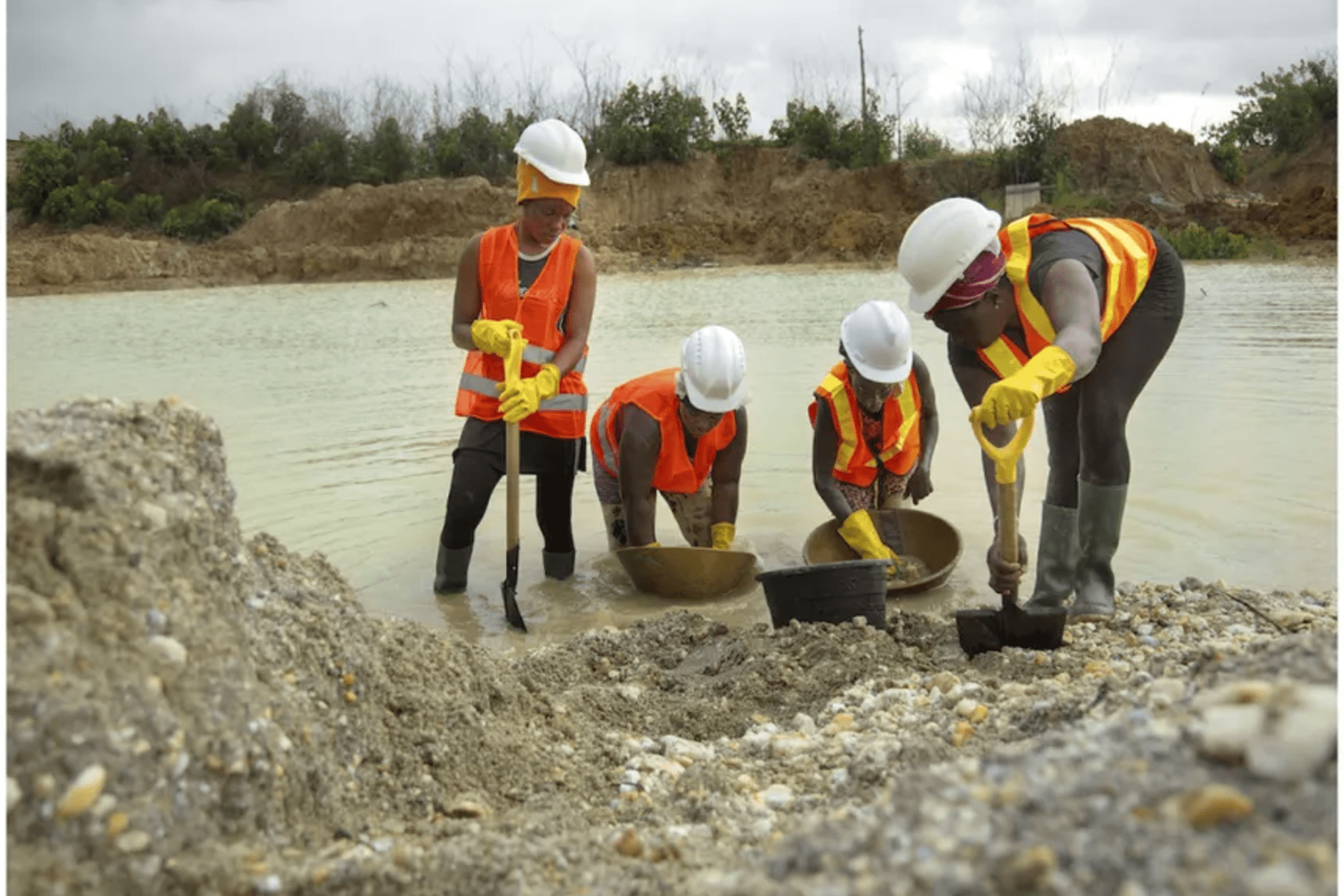 Mining-chemicals-hydrogen-peroxide_mining-chemicals-1-ezgif.com-resize-min